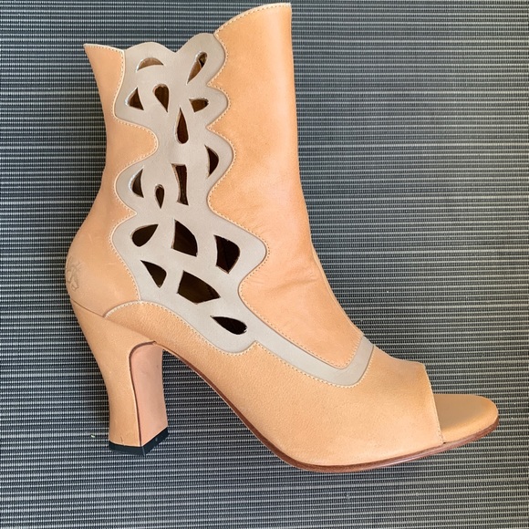 *gently used* John Fluevog Miracles Bethsaida boots (size 9.5, fits like 8-8.5) - Picture 5 of 14